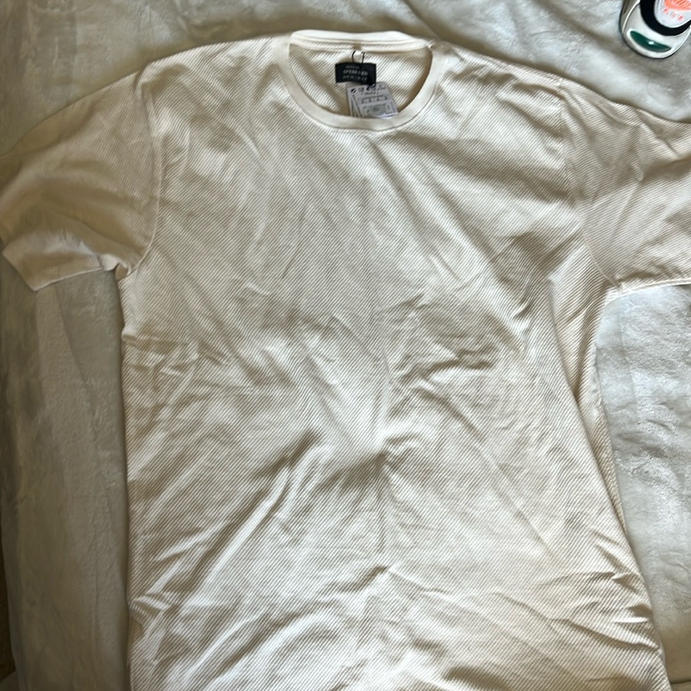 Brand new with tags men Sfera Men short sleeve shirt. Nice material.